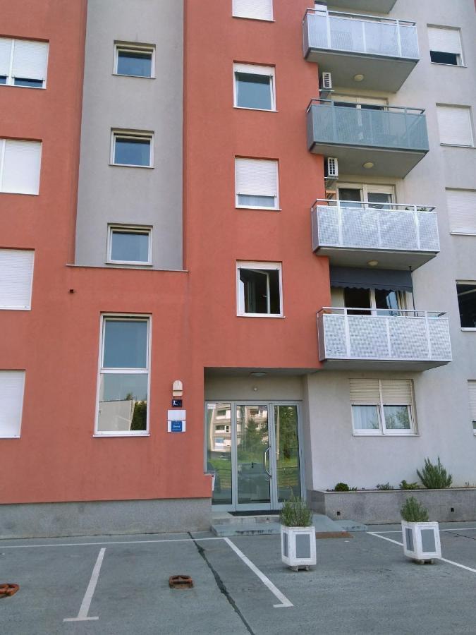 Apartment Nika, Arena Zagreb Bagian luar foto